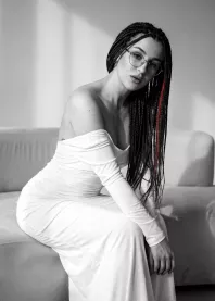�����