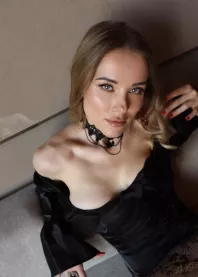 �����