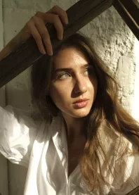 �����