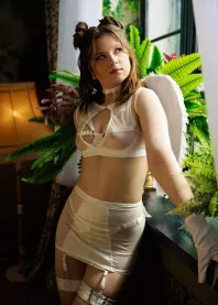 �����