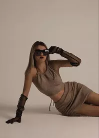 �����