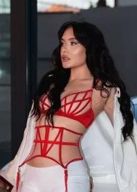 �����