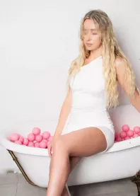 �����