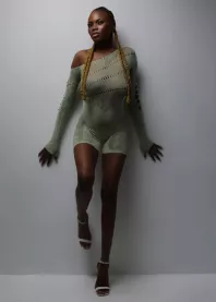 �����