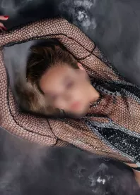 �����